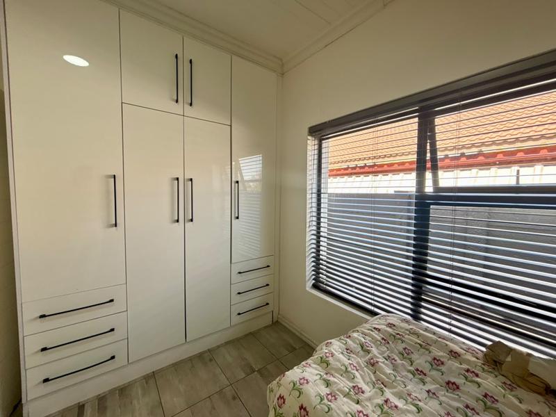 5 Bedroom Property for Sale in Brandwag Free State